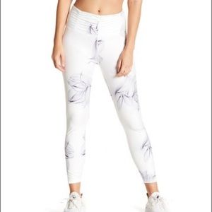 Nordstrom Workout Leggings / NEVER WORN